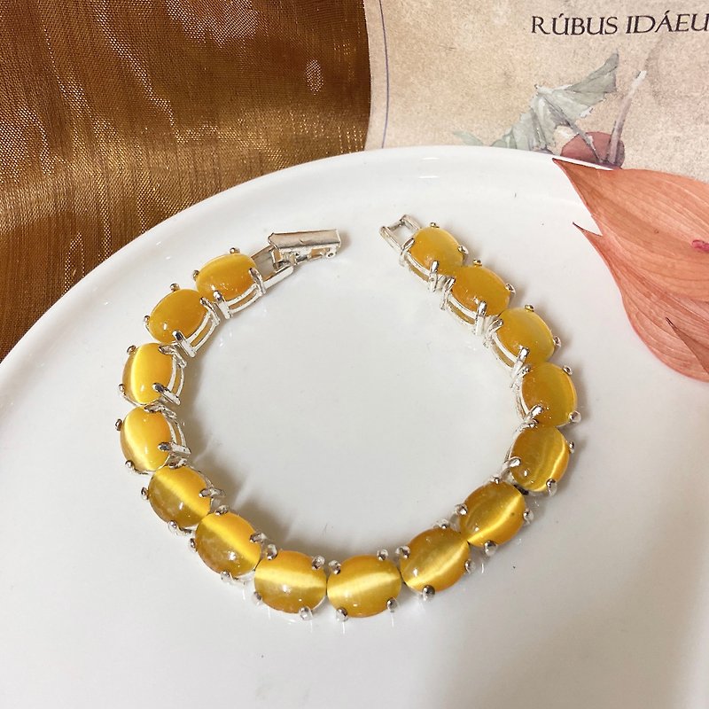 [Western Antique Jewelry] Avon Bright Yellow Opal Oval Stone-shaped Claw Inlaid Bracelet Bracelet - Bracelets - Precious Metals Gold