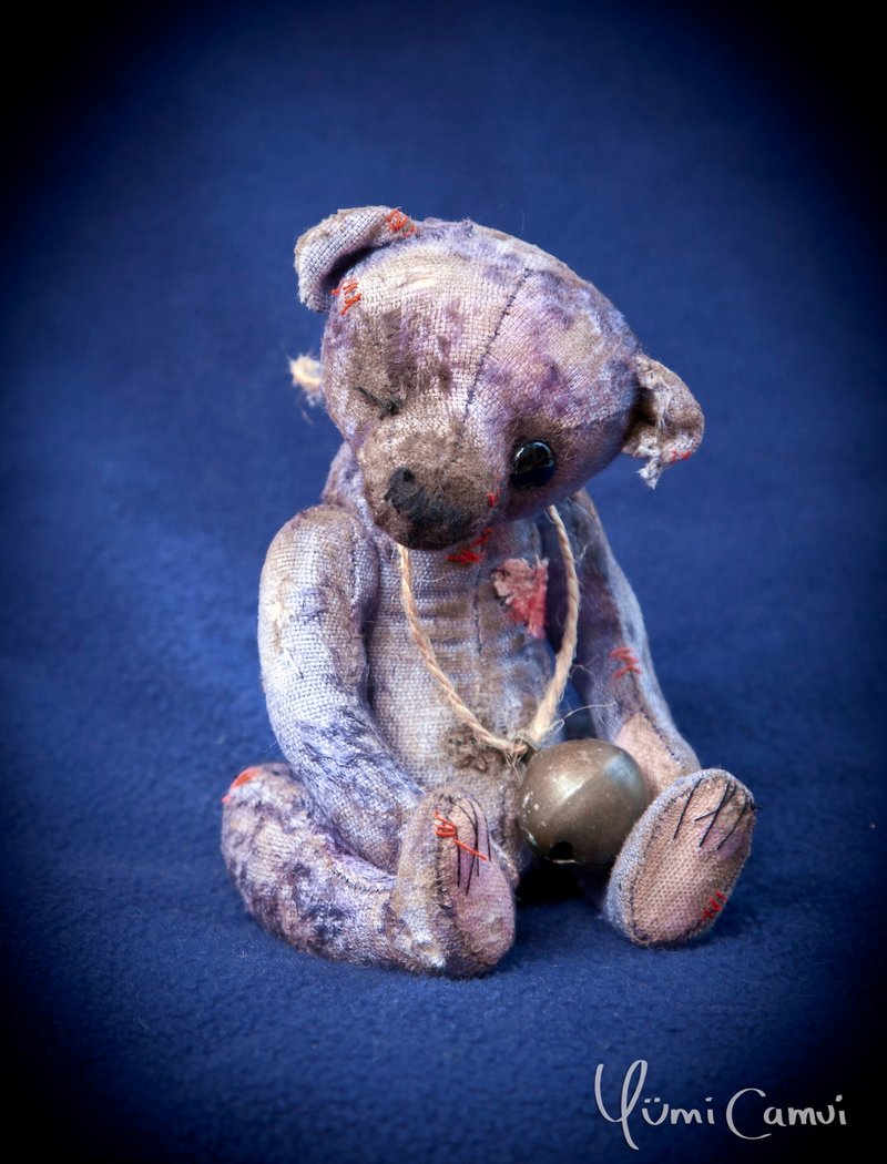 Creepy distressed teddy bear - ตุ๊กตา - วัสดุอื่นๆ 