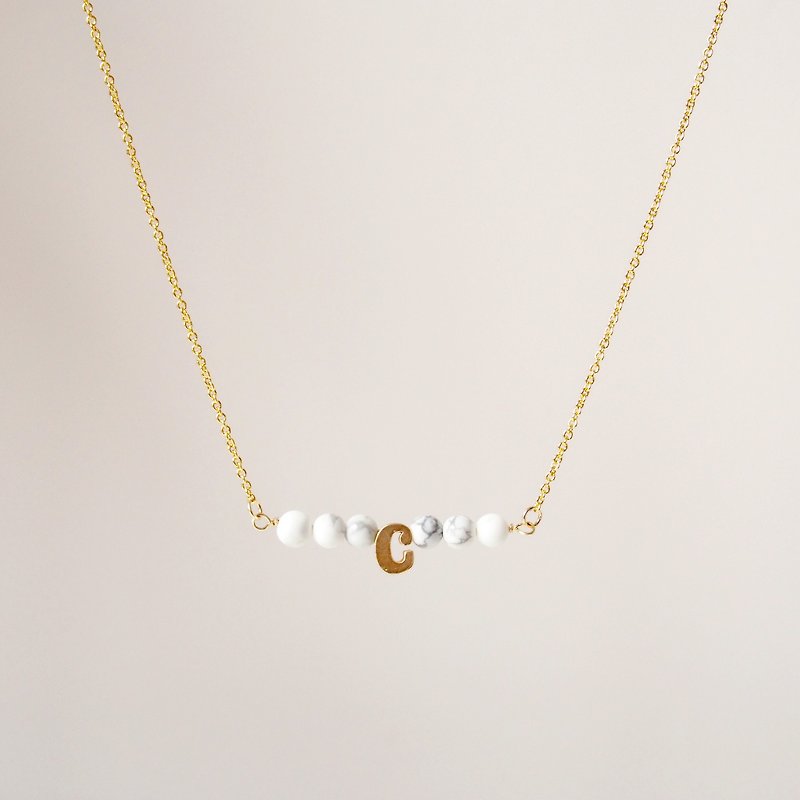 上品なオーダーメイドのミニ英字、ホワイトパイン、金メッキのネックレス（40cm） - ネックレス - 宝石 ホワイト