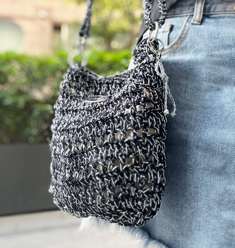 Black Flash Silver Side Backpack (Pearl Silver Black) Shoulder/Side Back/Handmade Woven Bag/Korean Style/INS - กระเป๋าแมสเซนเจอร์ - วัสดุอื่นๆ 