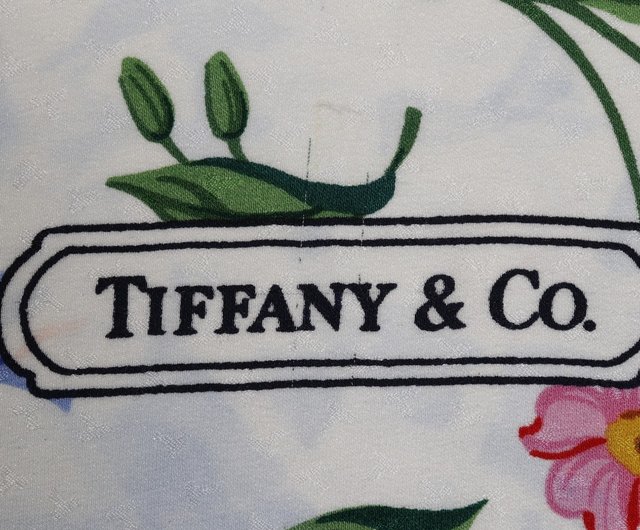 Tiffany & Co. 花柄シルクスカーフ Tiffany & Co. 花柄シルクスカーフ - メルカリ