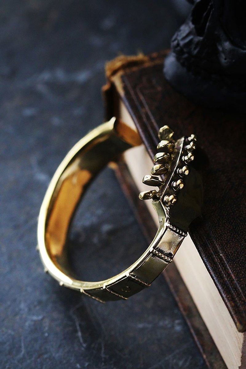 กำไลข้อมือ Guitar Cuff Bracelet Original design and made by Defy - สร้อยข้อมือ - โลหะ สีทอง