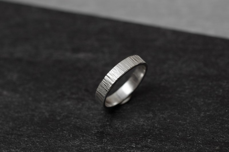 Light Bark Sterling Silver Ring - แหวนทั่วไป - เงินแท้ สีเงิน