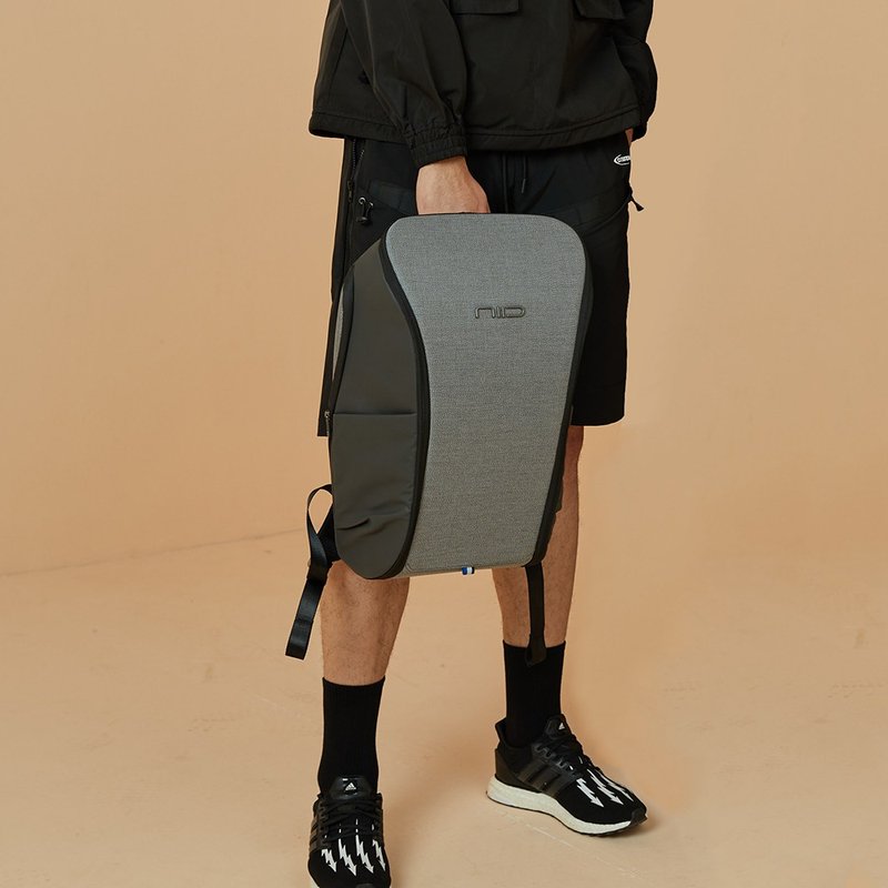 DECODE Backpack 創新一體成型後背包 - 黑灰 - 後背包/背包/書包 - 防水材質 黑色
