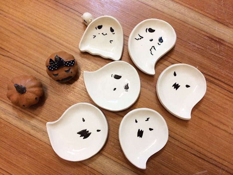 Hand-made Halloween - Small Plates & Saucers - Porcelain 