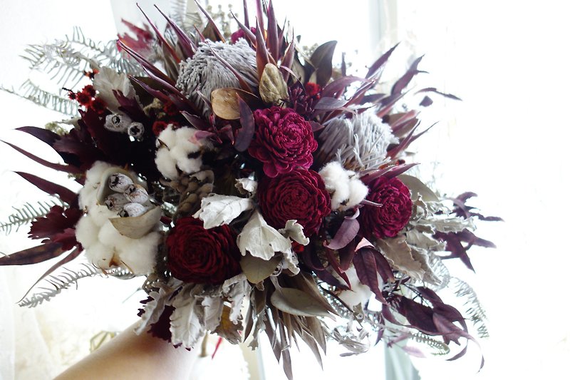 Wedding Floral Decoration ~ Snowflake and Rose Bouquet / Outdoor Bouquet / Fauvism Bouquet - ช่อดอกไม้แห้ง - พืช/ดอกไม้ สีแดง