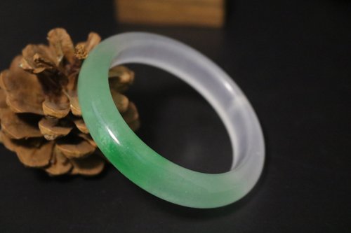繡娘 半城山水玉手鐲天然石鐲子禮盒裝氣質優雅