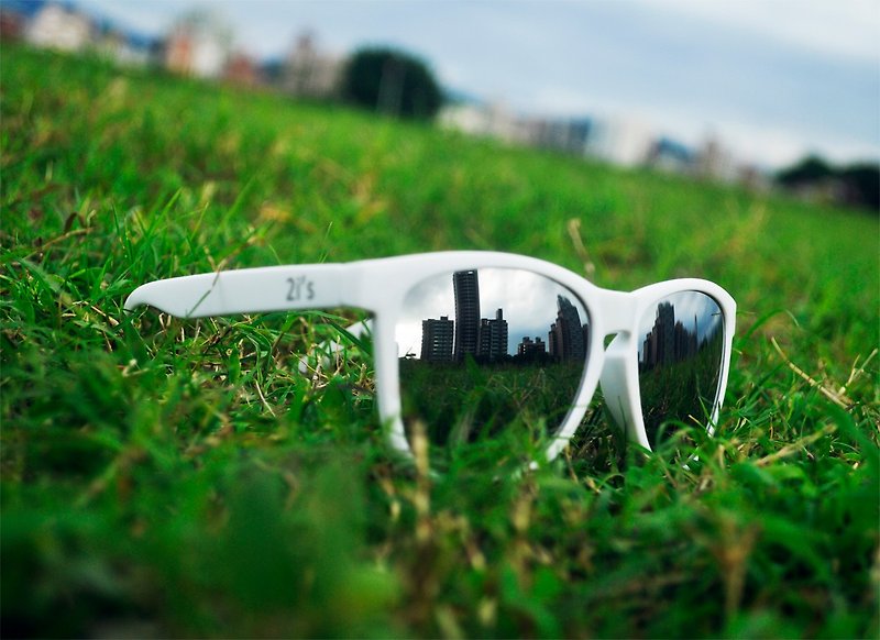 塑膠 眼鏡/眼鏡框 白色 - 太陽眼鏡│白色霧面框│銀色反光鏡片│夏日墨鏡│2is NitaS