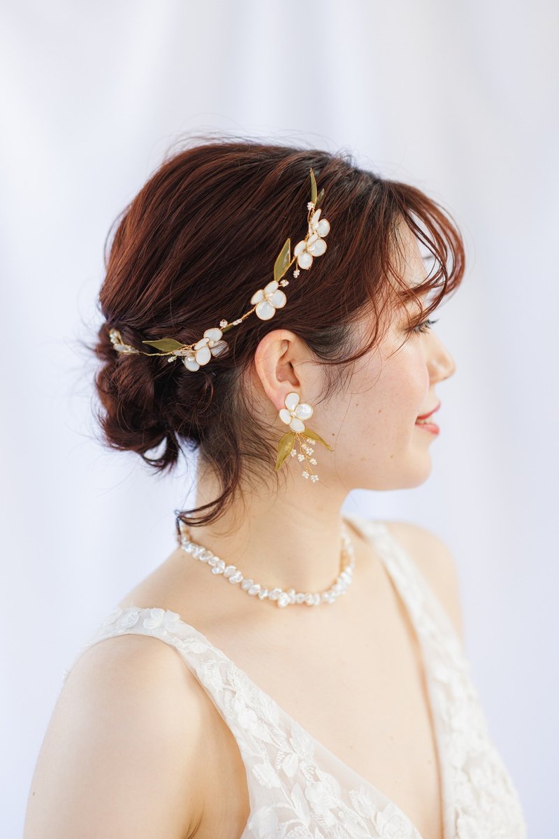 Garden flower head dress B ridal accessories wedding - Hair Accessories - Acrylic White