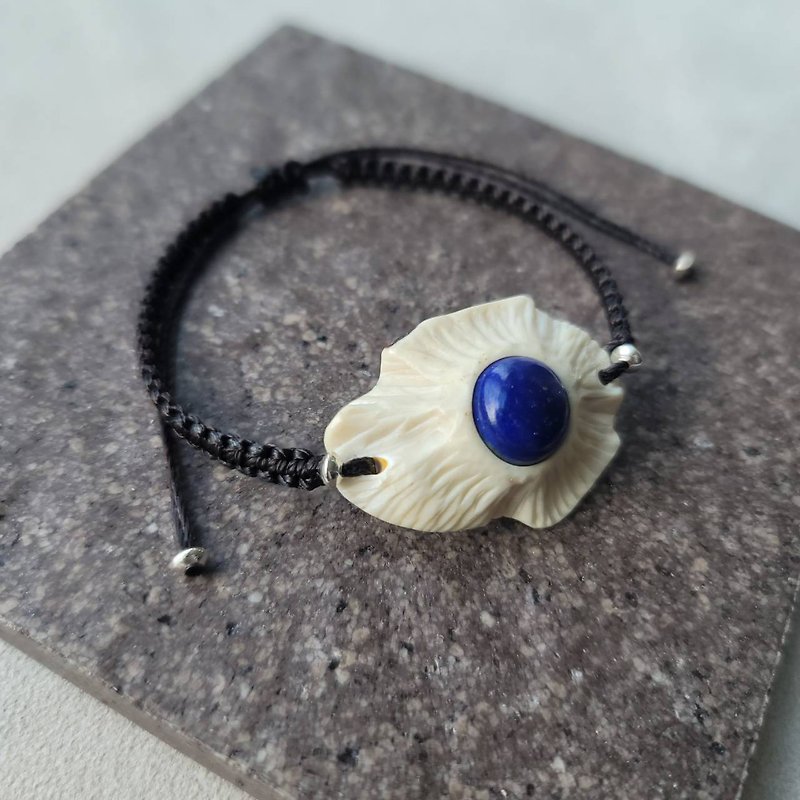 deer antler lapis lazuli bracelet - สร้อยข้อมือ - เครื่องเพชรพลอย สีน้ำเงิน