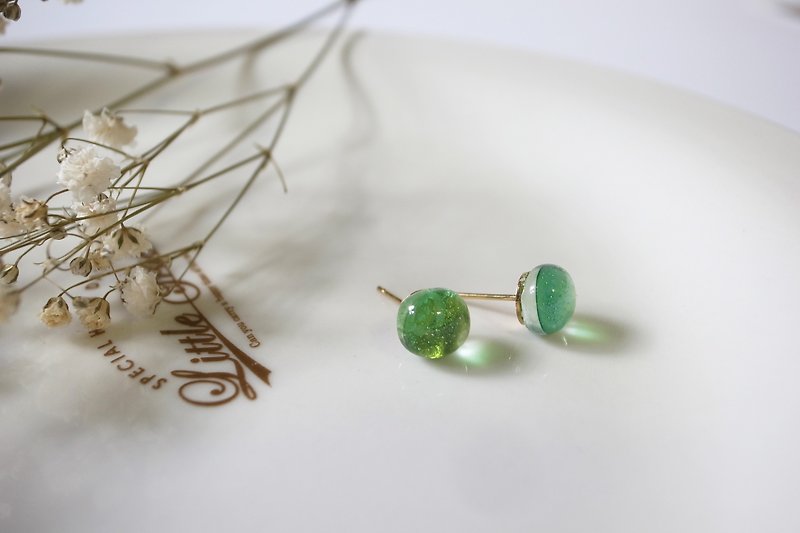 Highlight 還來 / 淡綠簡約玻璃小珠耳環 - 耳環/耳夾 - 玻璃 綠色