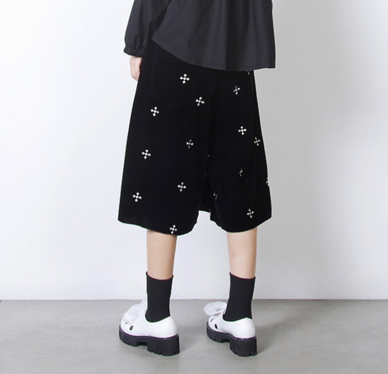 Ling stitch flower nine points pants wide skirt - imakokoni - กางเกงขายาว - เส้นใยสังเคราะห์ สีดำ