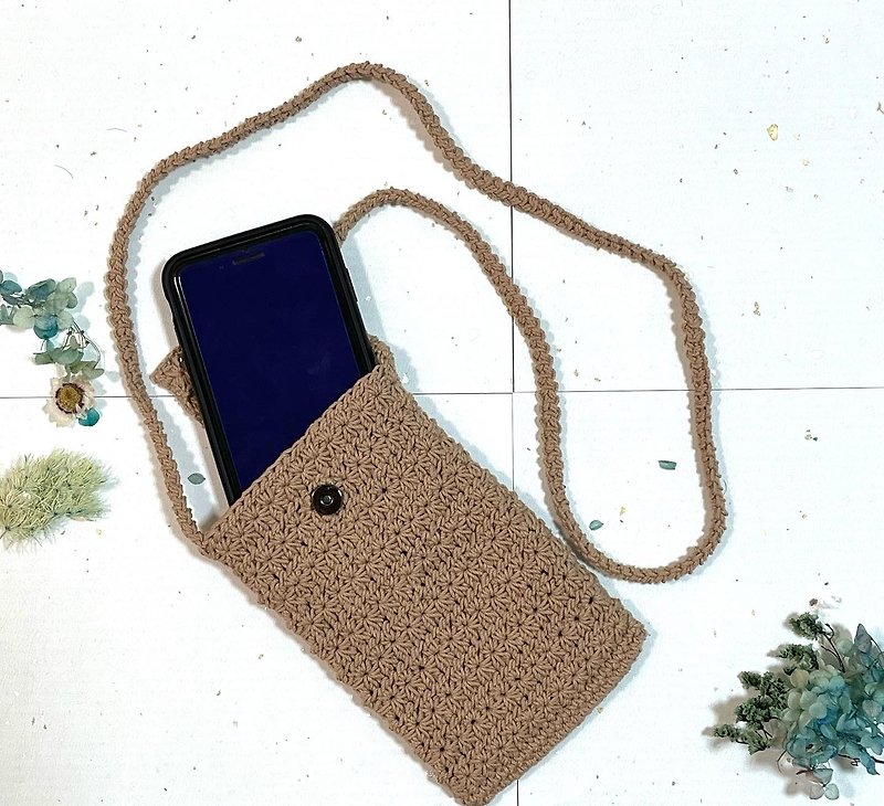 Hand Knitted Crochet Star Phone Bag - กระเป๋าใส่เหรียญ - ผ้าฝ้าย/ผ้าลินิน สีกากี