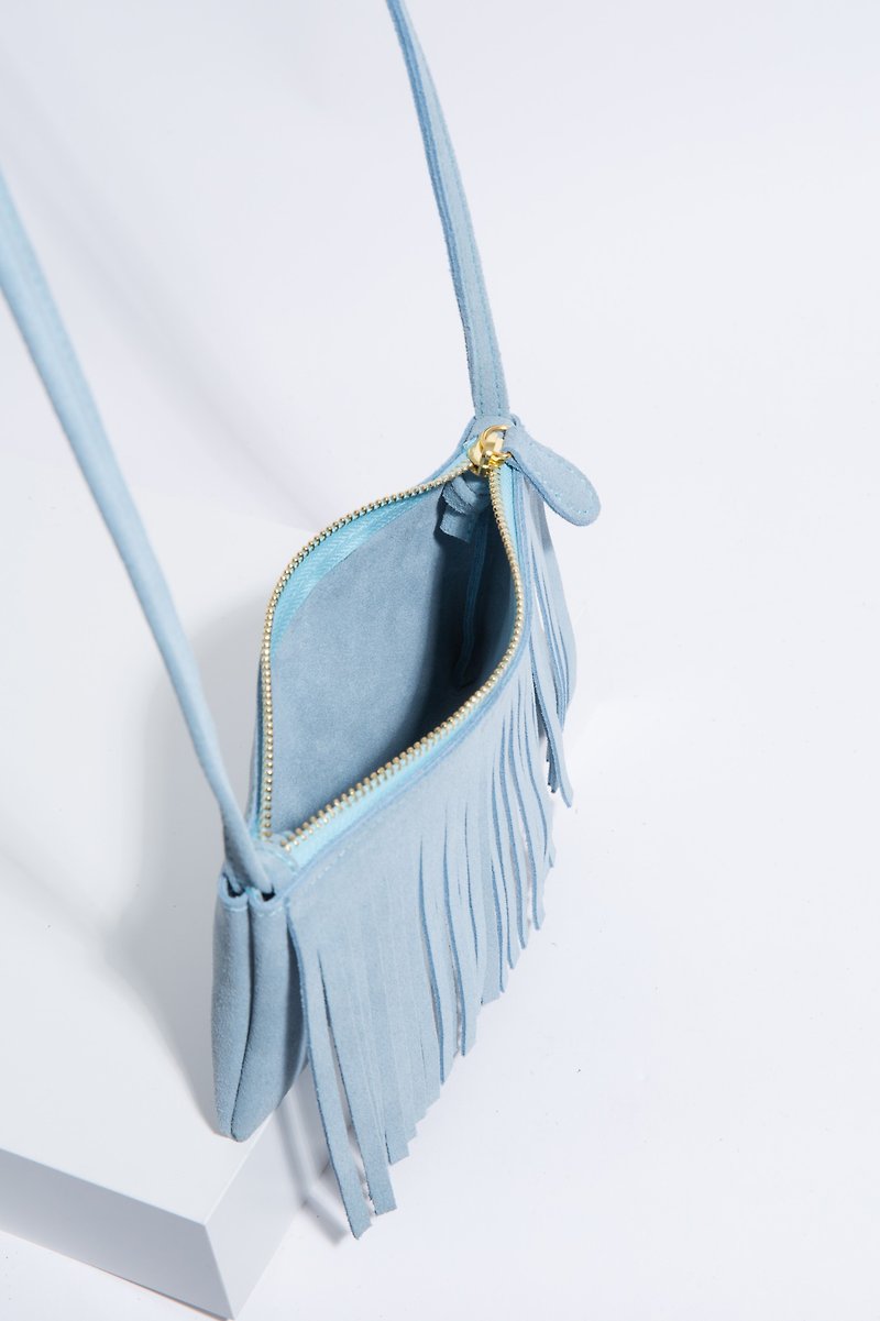 Mini fringe Cotton Candy: Leather cross-body bag ( Sky Blue) - 水桶包/束口袋 - 真皮 藍色