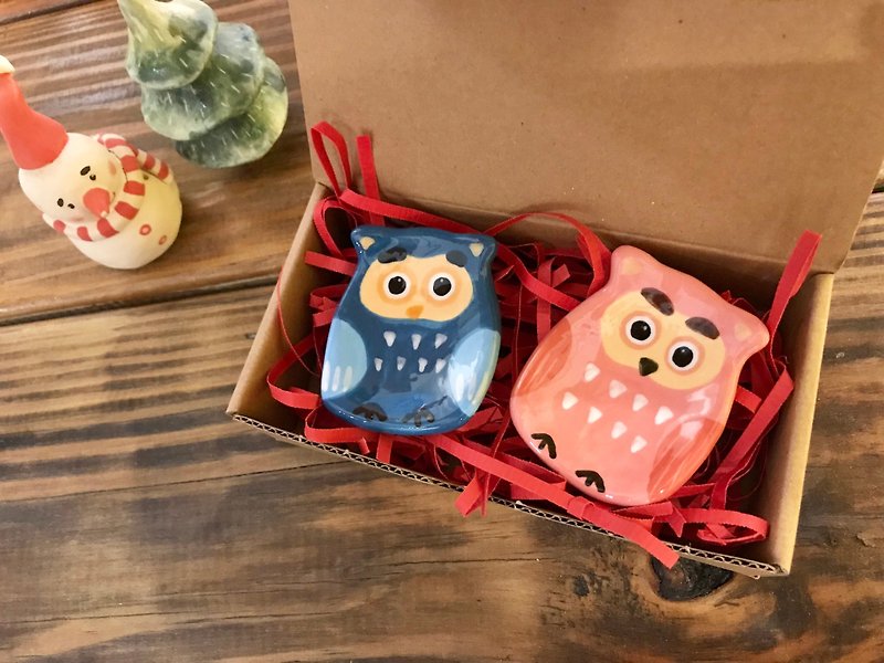 Owl is the first choice for Christmas gifts. A set of two small dishes with chopstick holder - Small Plates & Saucers - Porcelain Multicolor