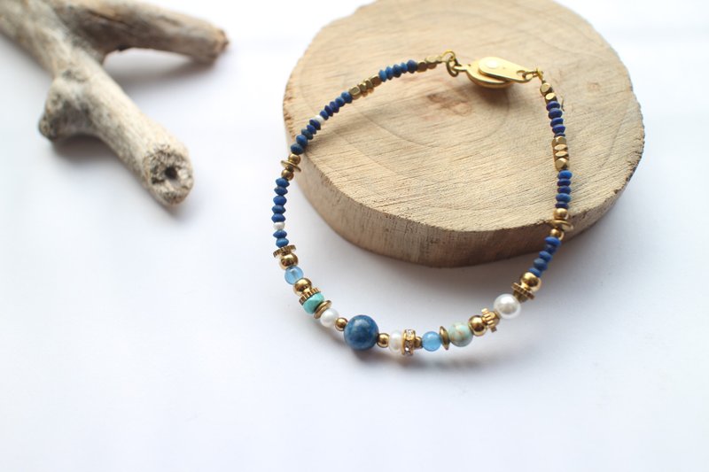 Fuchia~natural stones/ blue/lapis/ handmade bracelet - Bracelets - Other Metals Blue