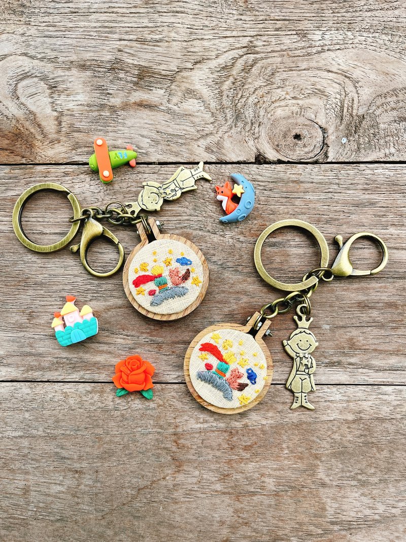 Hand embroidery Little Prince key chain - Keychains - Thread Yellow