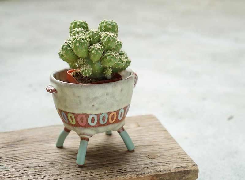 4 legged plant pot ,legged standing plant pot, succulent , flower pot , ceramic - Pottery & Ceramics - Pottery Multicolor