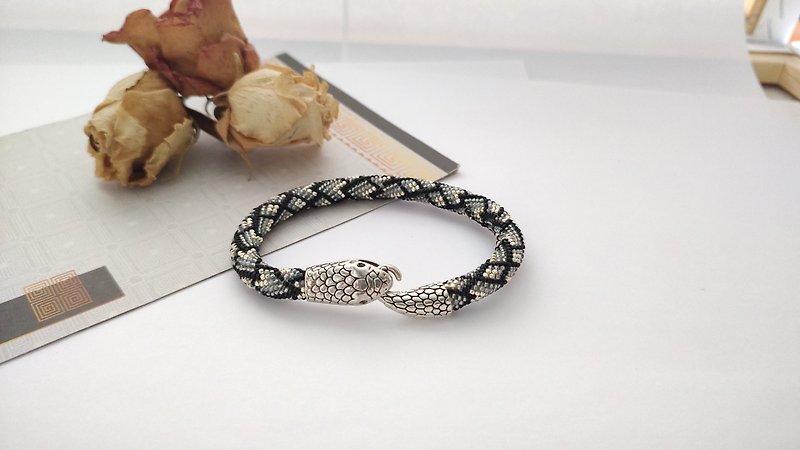 Snake bracelet Silver gray Ouroboros bracelet Animal bracelet Gray beaded - 手鍊/手鐲 - 其他材質 多色