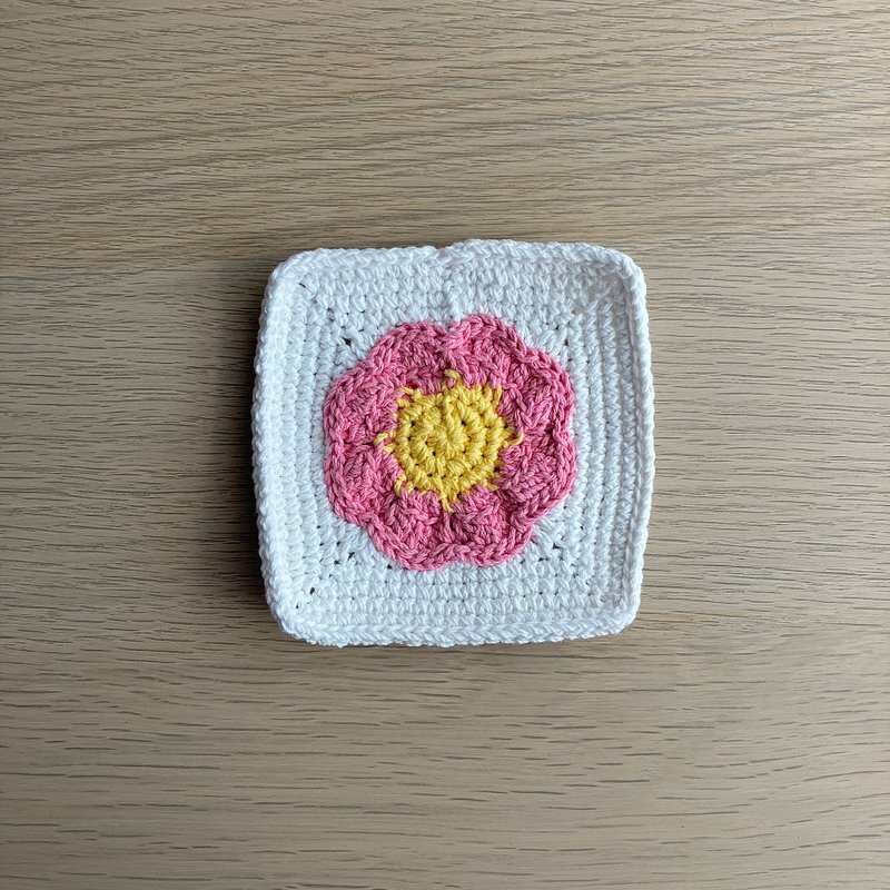 Pink camellia square coaster/woven/crocheted/handmade/storage mat/insulation mat - ที่รองแก้ว - ผ้าฝ้าย/ผ้าลินิน สึชมพู