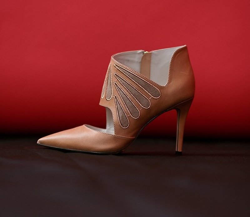 Special petal incision leather fine high heel pink apricot - รองเท้าส้นสูง - หนังแท้ สีกากี