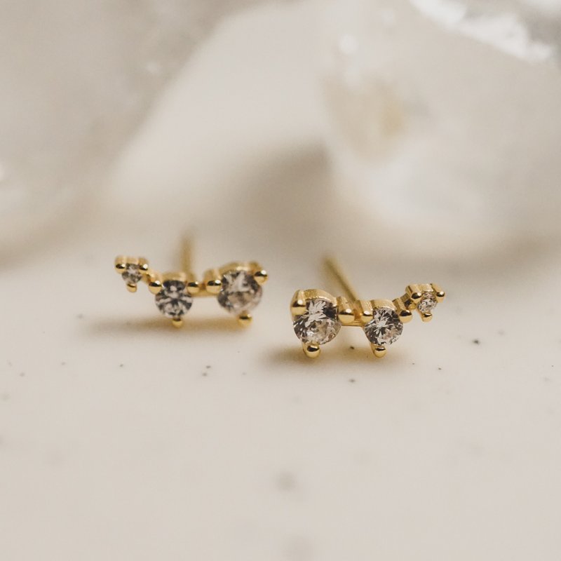 Trilogy Mini Climber Stud Earrings - ต่างหู - โลหะ 