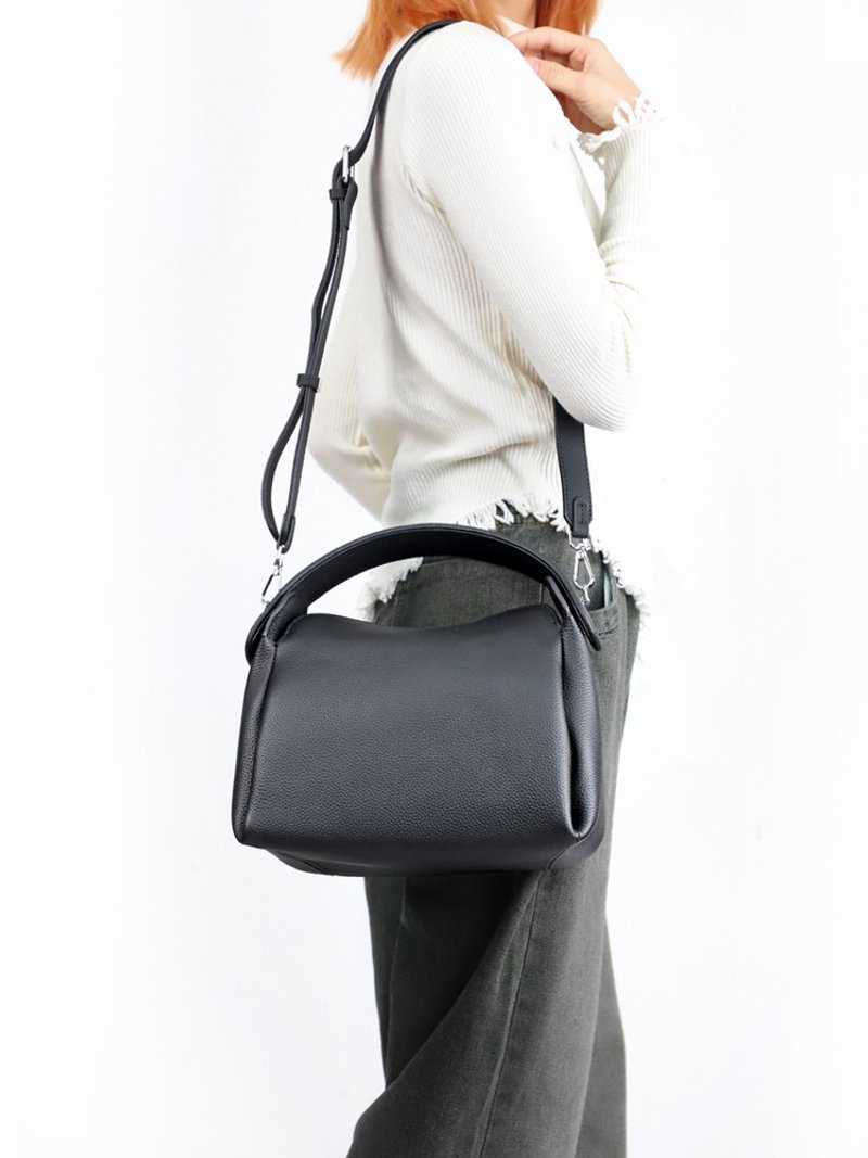 Soft Leather Women Shoulder Bag Fashion Genuine Leather Crossbody Bag Handbag - กระเป๋าถือ - หนังแท้ สีดำ