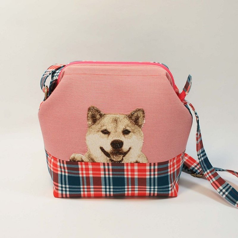 Embroidery stent mouth gold zipper backpack 01 - Chai dog - กระเป๋าแมสเซนเจอร์ - ผ้าฝ้าย/ผ้าลินิน สีแดง