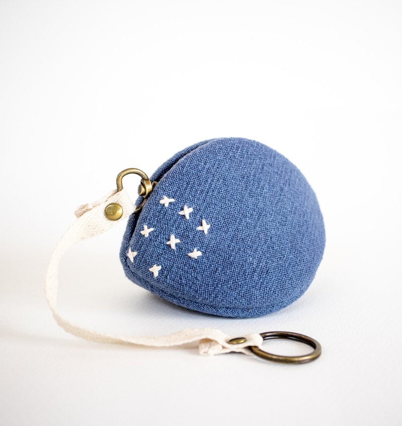 Blue coin purse and key chain. Japanese style bag - 化妝包/收納袋 - 棉．麻 藍色