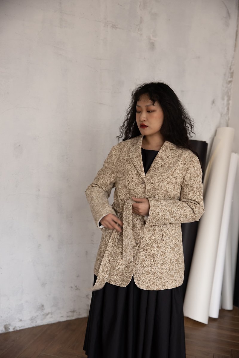 Japanese imported fabric retro printed corduroy cotton loose blazer - เสื้อสูท/เสื้อคลุมยาว - ผ้าฝ้าย/ผ้าลินิน ขาว