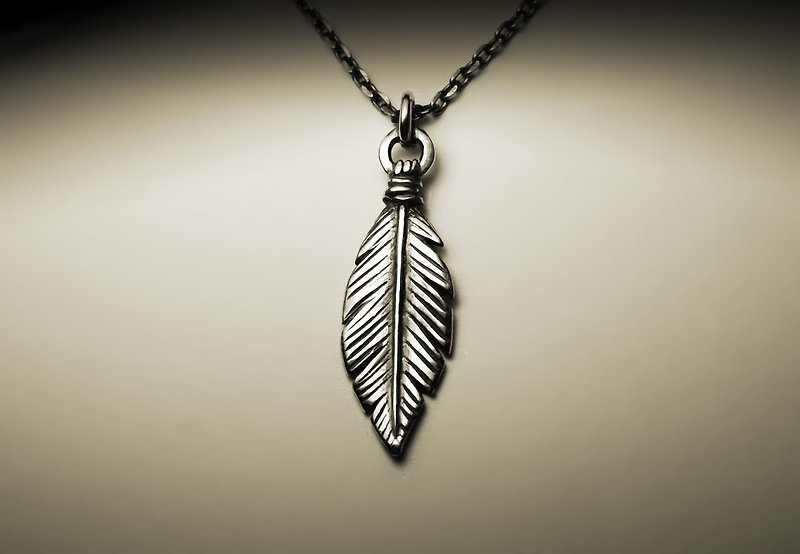 Tie rope small feather Silver necklace - สร้อยคอ - โลหะ สีเงิน