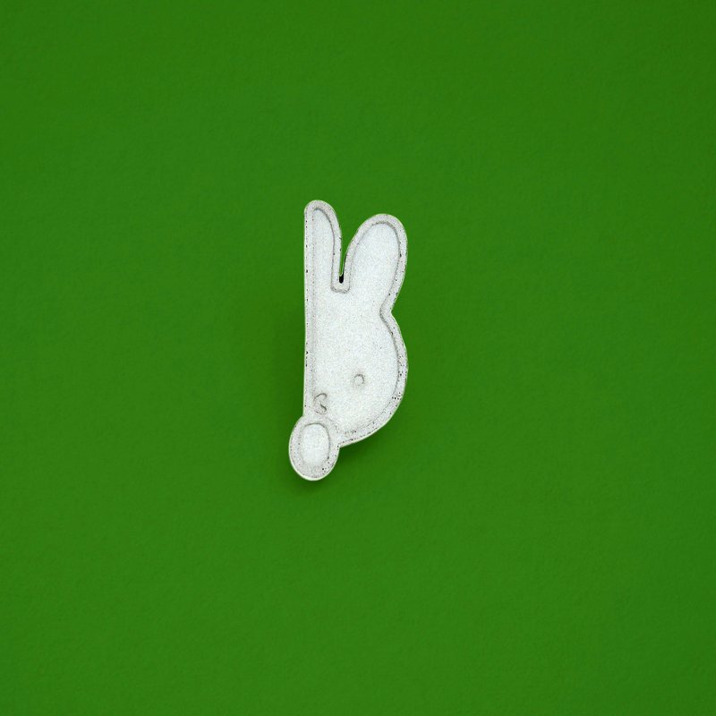 Miffy Hide & Seek Concrete Brooch - เข็มกลัด - ปูน สีเทา