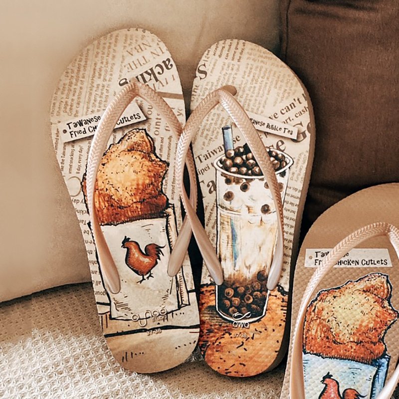 女款防滑夾腳拖鞋 玩食誌聯名人字拖 防水材質 -雞排珍奶- - 拖鞋 - 橡膠 多色