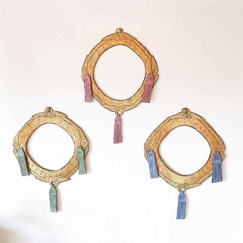 Rococo Embroidered Frame - ตกแต่งผนัง - งานปัก 