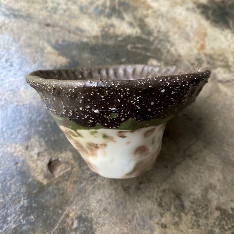 Graduation gift/handmade pottery/electric kiln firing/twisted tire/small mushroom cup - แก้ว - ดินเผา สีนำ้ตาล