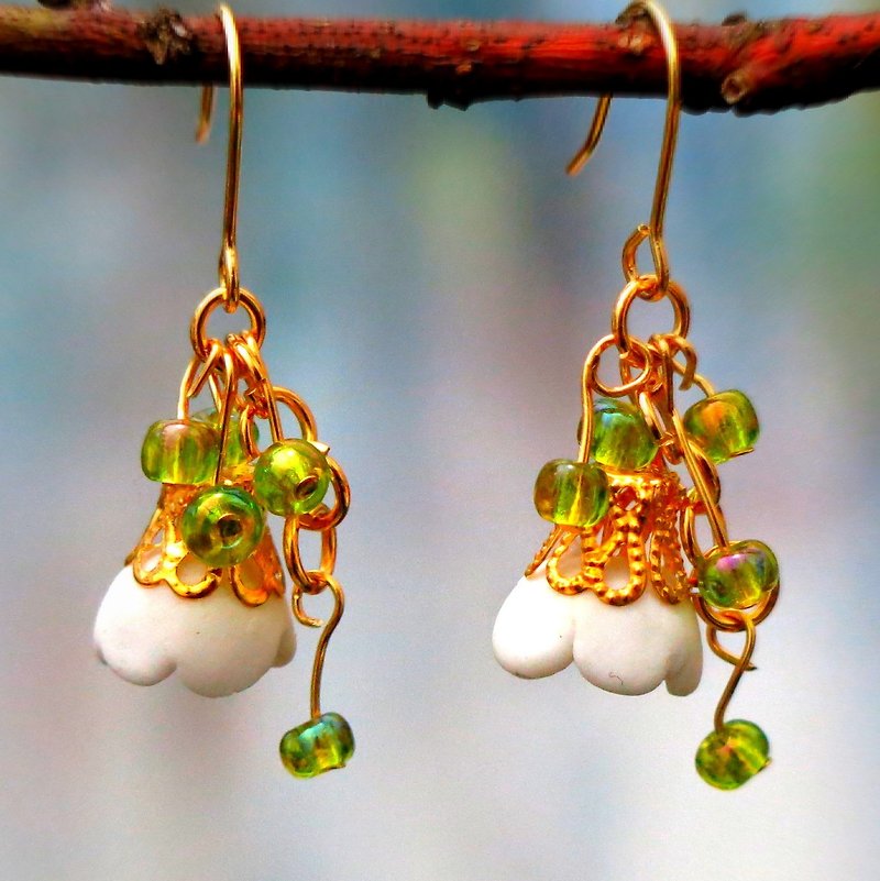 14kgf . Breeze Earrings. Brass .  White. Green. Fresh and Pretty. Gift - Earrings & Clip-ons - Other Metals White