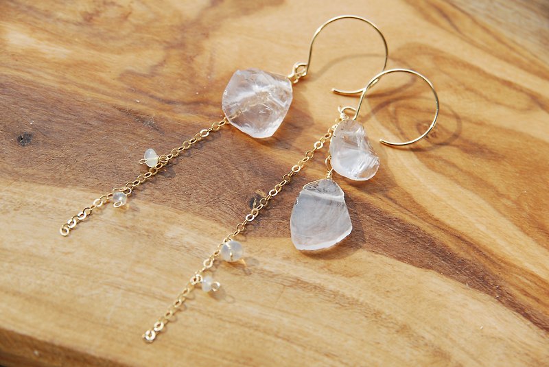 Rough Rock Rose Quartz Spring Wind Earrings 14kgf - Earrings & Clip-ons - Gemstone Pink