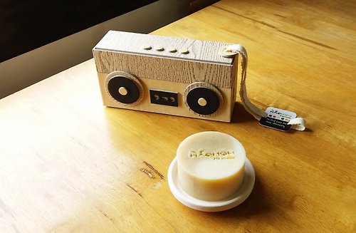 pikathom-herb 手工肥皂 2 入裝禮物盒 手提收音機造型 1 - 奶油色/木質紋