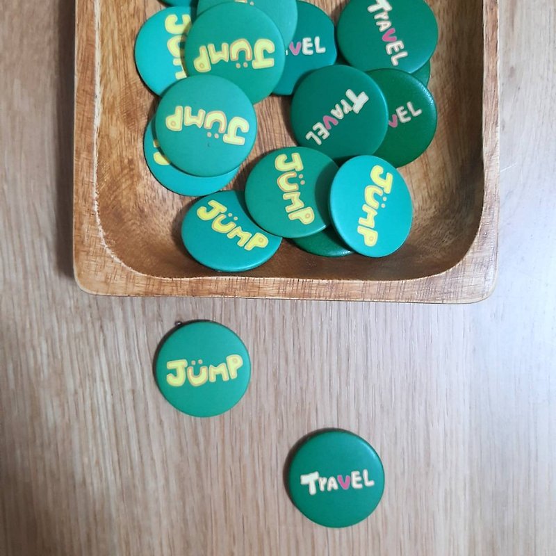 |Magnet badges | Travel / Jump two styles - Badges & Pins - Plastic Green