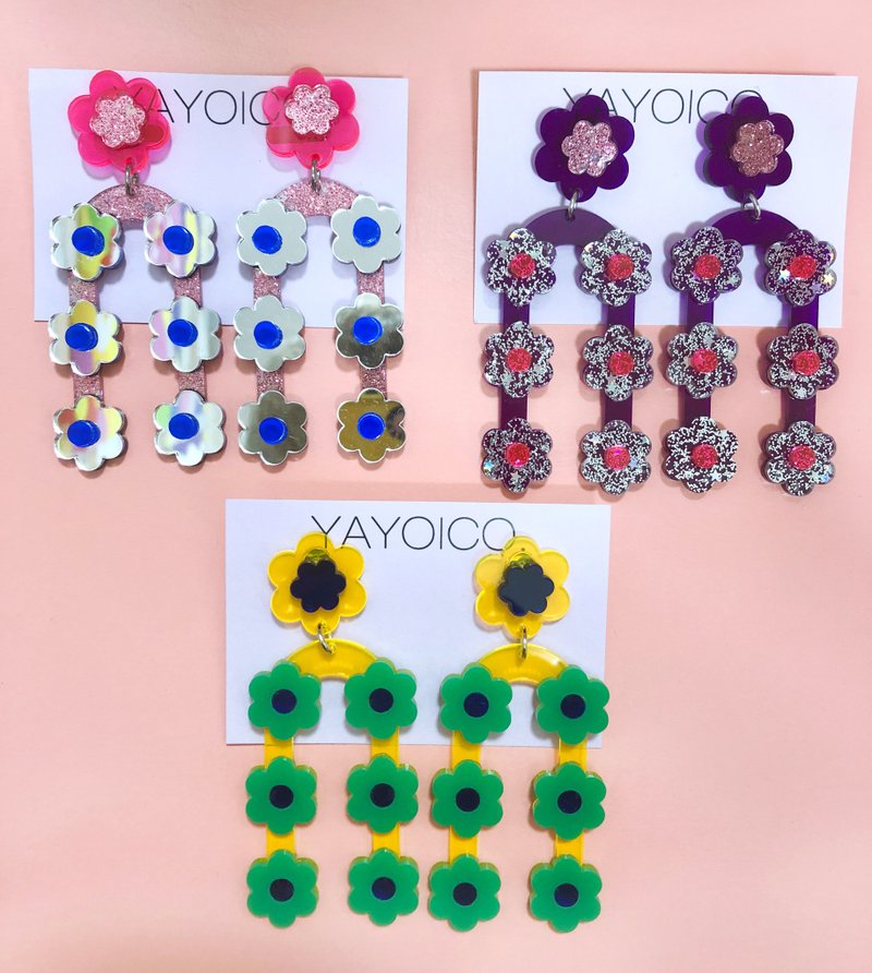 FLOWER CHARM / pierced earrings・clip-on earrings - ต่างหู - อะคริลิค หลากหลายสี