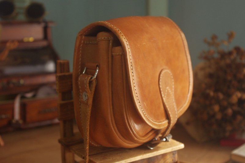 4.5studio- Nordic ancient antique bag - Leather caramel dorsal saddle bag
