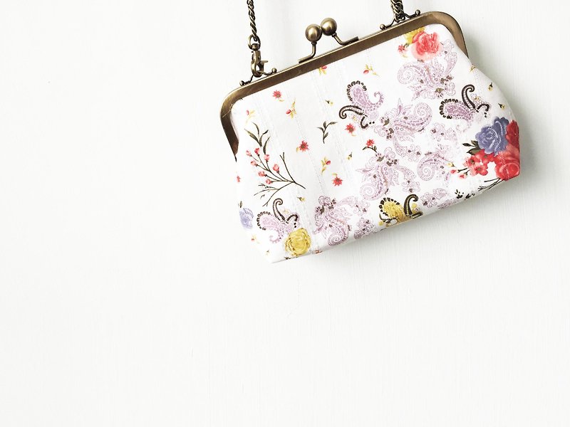 Flowers small clasp frame bag/with chain/ cosmetic bag - Clutch Bags - Cotton & Hemp White
