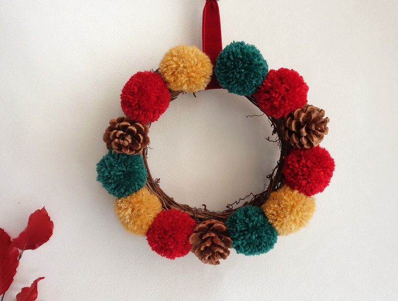 金典聖誕/20cm-手作花圈毛球聖誕裝飾花圈 - 擺飾/家飾品 - 其他材質 紅色