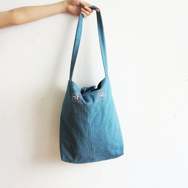 モーニンググローリーバッグ/ MUDO MOTTO手作り布袋 - ショルダーバッグ - コットン・麻 ブルー