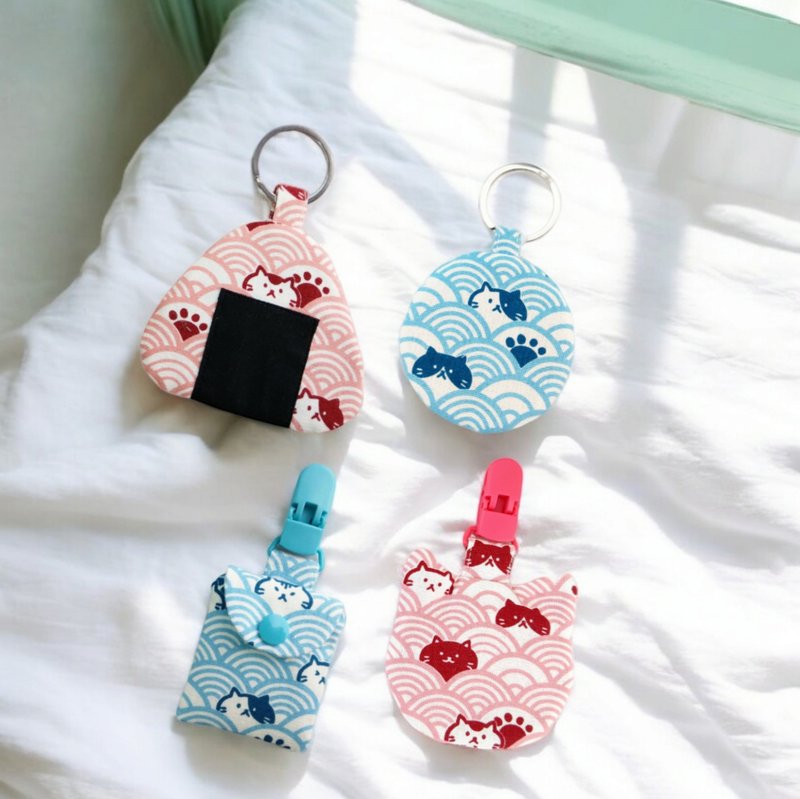 Cat Qinghaibo - 2 colors available. Cat-shaped round peace charm bag (name can be embroidered) - ซองรับขวัญ - ผ้าฝ้าย/ผ้าลินิน สีแดง