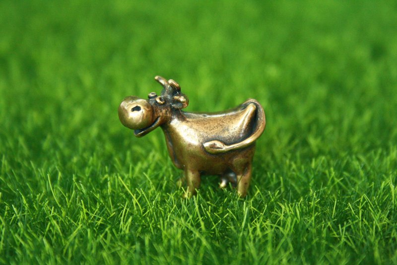 Cow, bull - miniature statue of bronze, metal figurine - ของวางตกแต่ง - ทองแดงทองเหลือง 