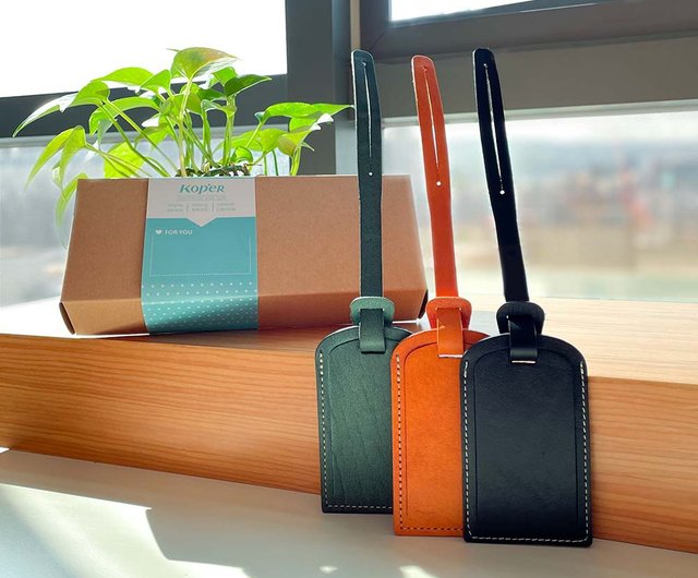 ハンドメイドレザー】第二世代トラベルタグ - オリーブグリーン