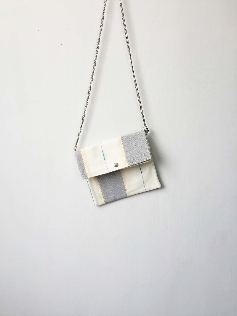 Wahr_ glass lining white clutch / chain bag / shoulder bag/with chain - Messenger Bags & Sling Bags - Other Materials 