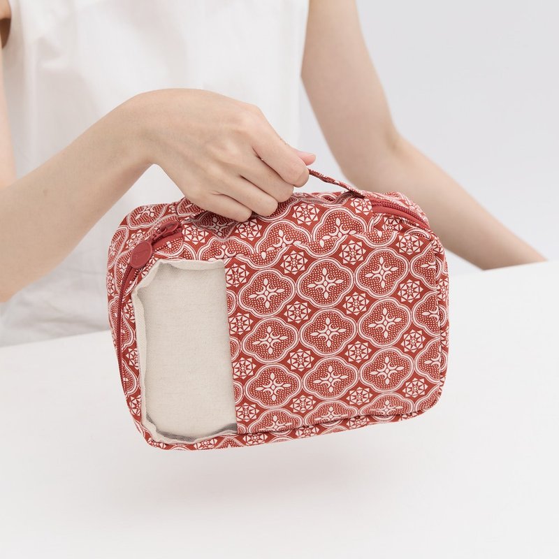 Travel Storage Bag/Glass Begonia/Famous Actress Crimson Travel Storage Bag - กระเป๋าเครื่องสำอาง - ผ้าฝ้าย/ผ้าลินิน สีแดง