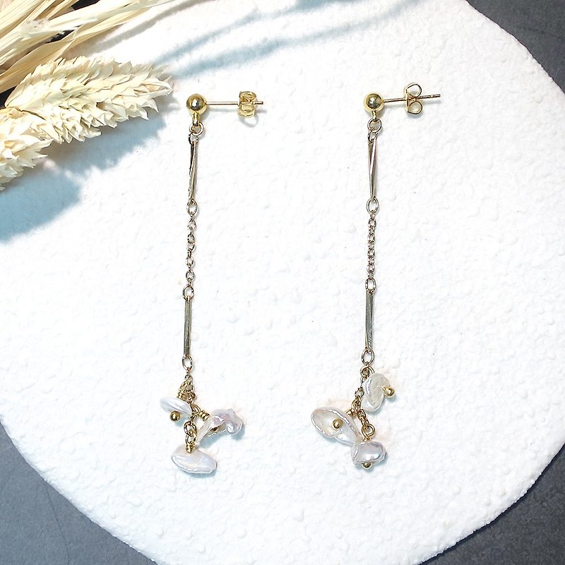 VIIART. Weeping flowers. Baroque Bronze plated pearl earrings - Earrings & Clip-ons - Other Materials White
